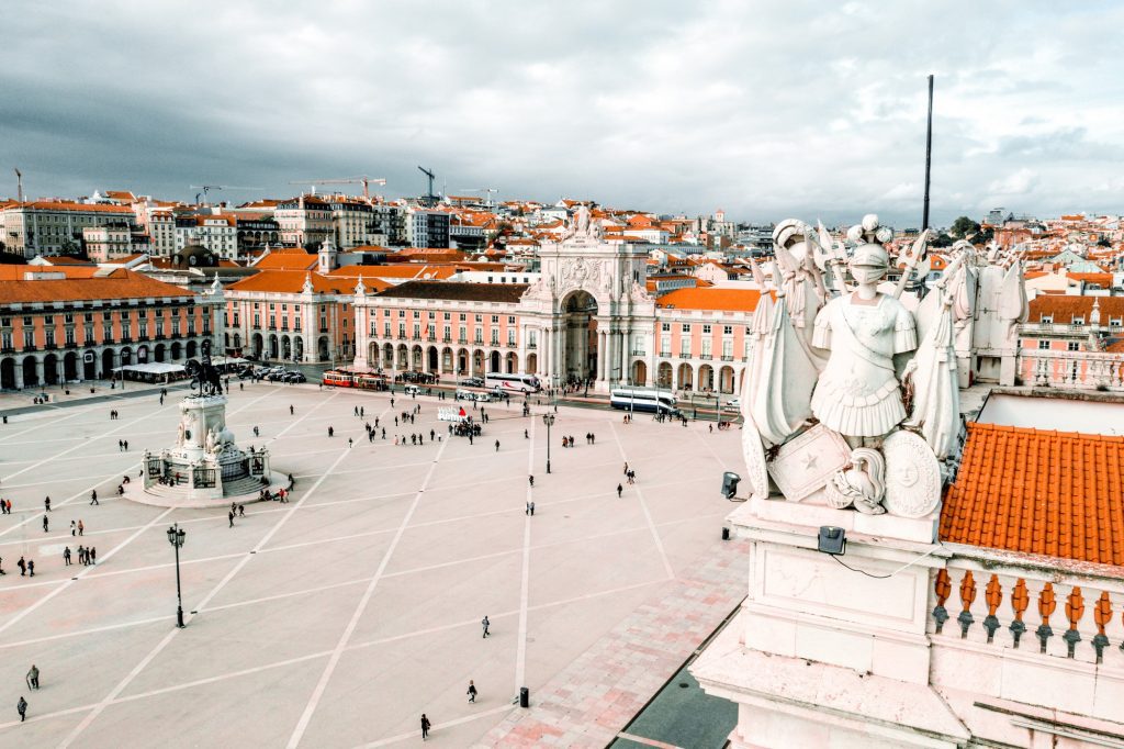 Praca do Comercio Square in Lisbon, Portugal. Photo credit Freepik