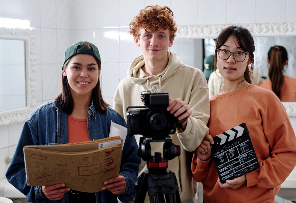 Film students taking a class on filmmaking. Credit Freepik