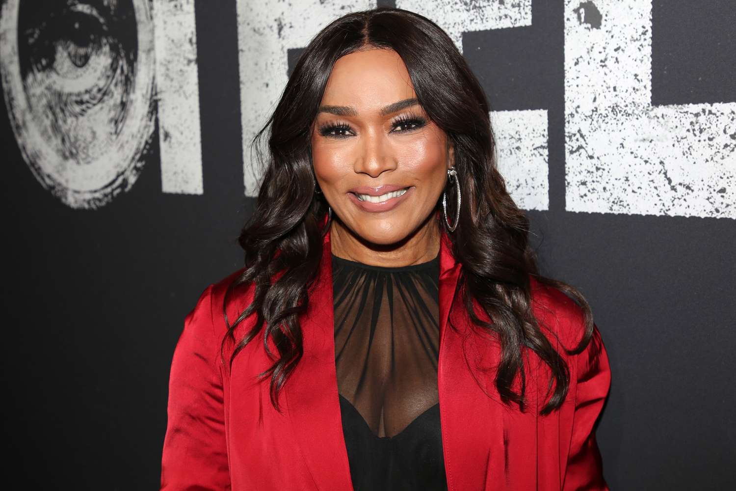 Angela-Bassett-120925-4e49b460a030410e95873fb5ca53bf34